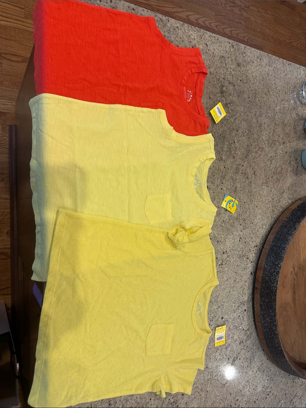 NWT primary bundle - size 6-7 - 2x pocket tank and heathered beach tee